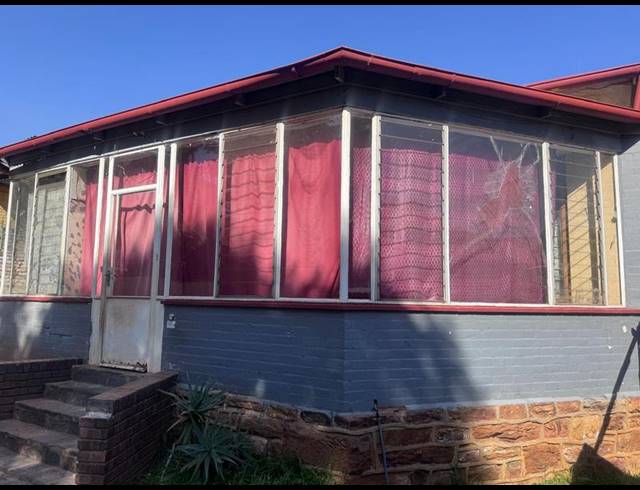 3 BEDROOM HOUSE FOR SALE IN YEOVILLE